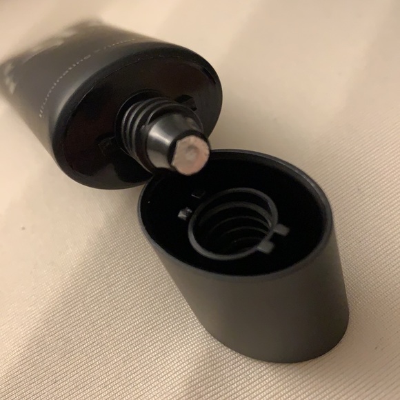 Glo skin beauty illuminating primer - Picture 4 of 5